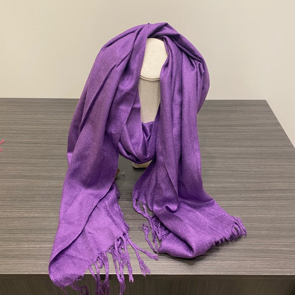 Fringe scarf in purple